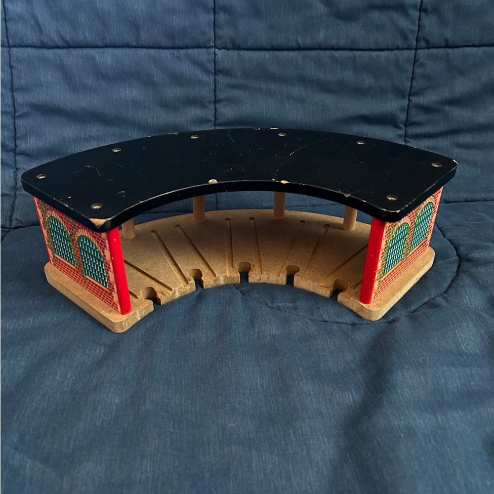 Melissa & Doug Wooden Railways Train Shed